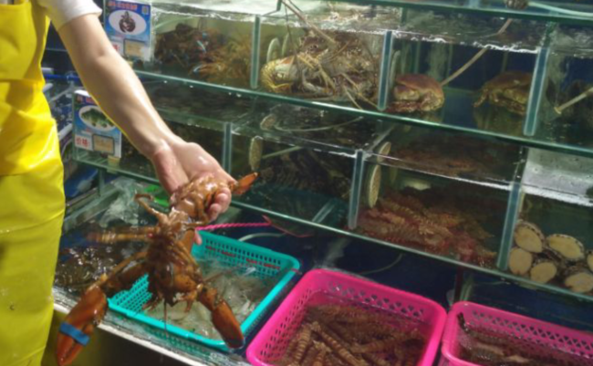 三亚第一市场买龙虾